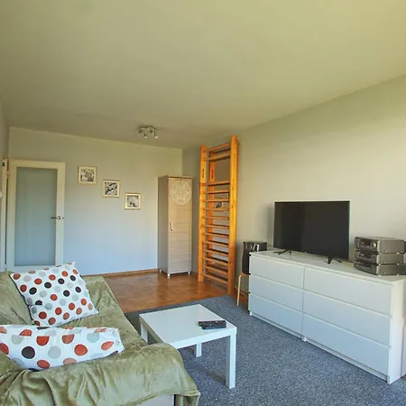 Sunny Seaside In Area Close To Pet Friendly Apartment *