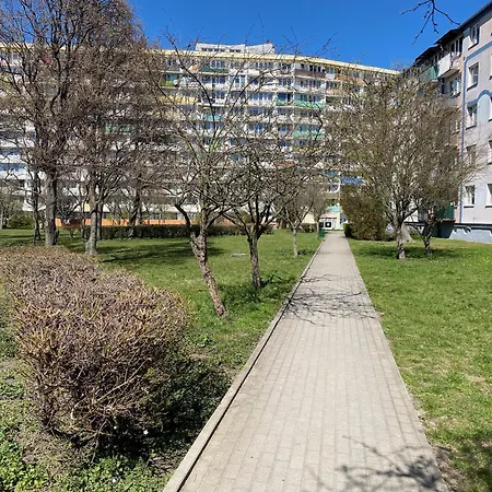 Sunny Seaside In Area Close To Pet Friendly *