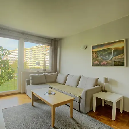 Sunny Seaside In Area Close To Pet Friendly